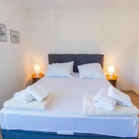 Apartman Francis First *